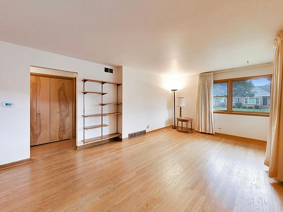 3rd image of 200 N Maple St