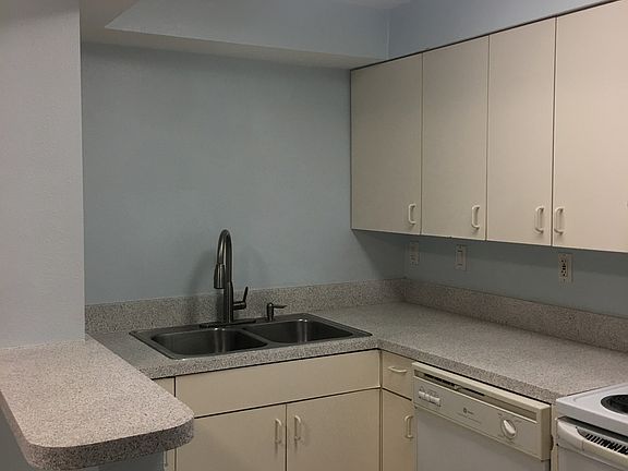 4th image of 2121 Wood St Unit F124