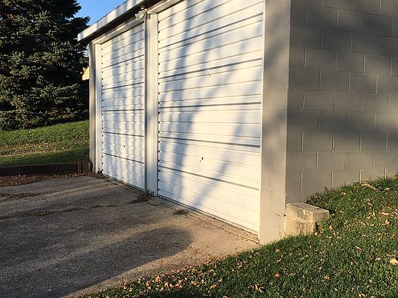 Detached garage