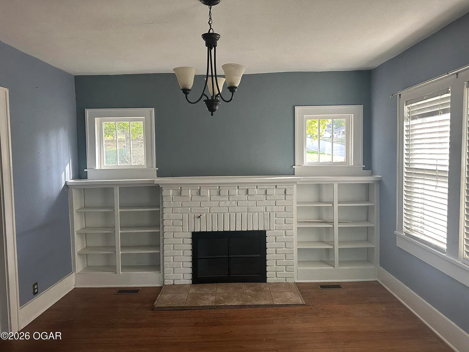 2 bed, 1.0 bath, 988 sqft, $900 — Photo 2
