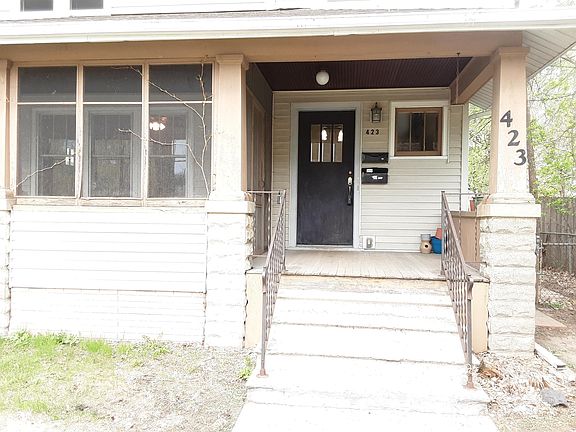 2nd image of 423 Fairview Ave N #1