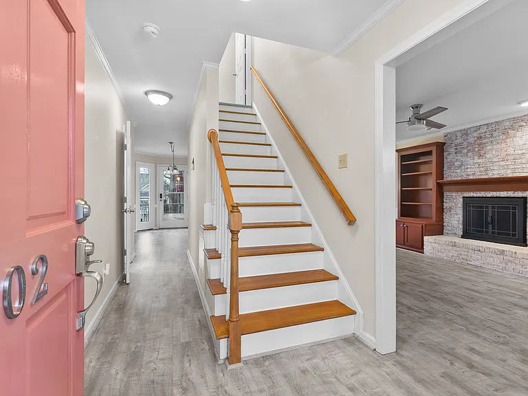 502 Westfield Ln — Photo 8