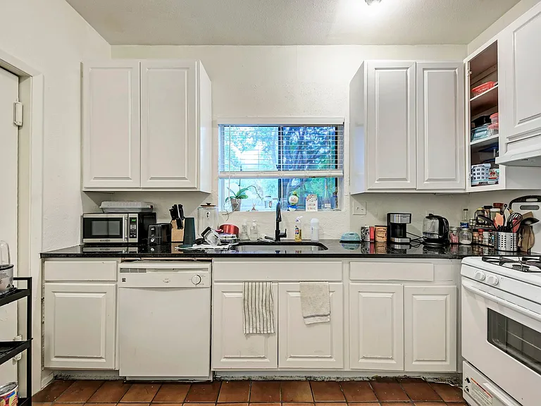 3102 Cedar St — Photo 18