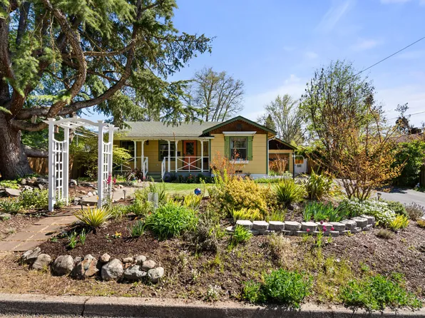 1427 NW Washington Blvd, Grants Pass, OR 97526