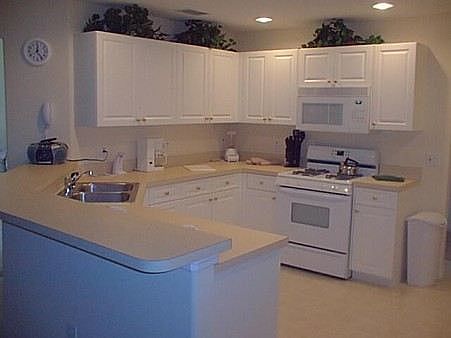 TR4P245MD-kitchen-area