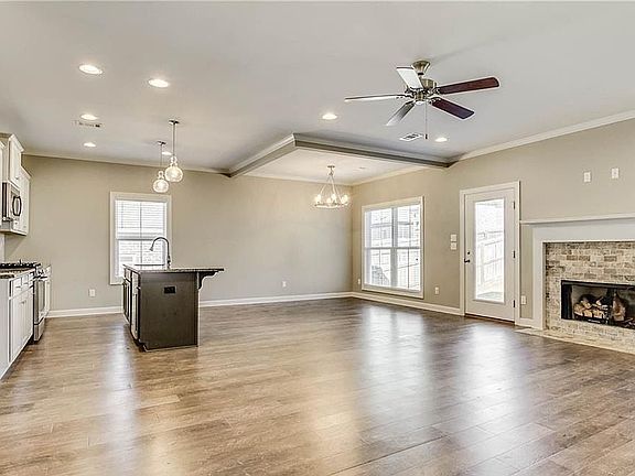 5th image of 564 Camille Ln