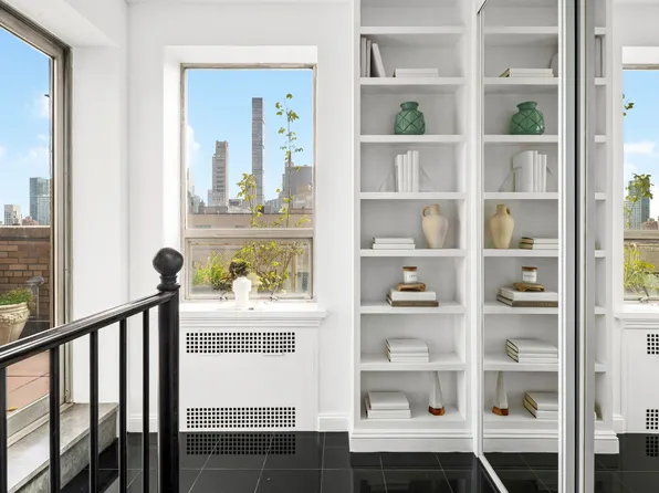 880 5th Avenue image 8 of 13