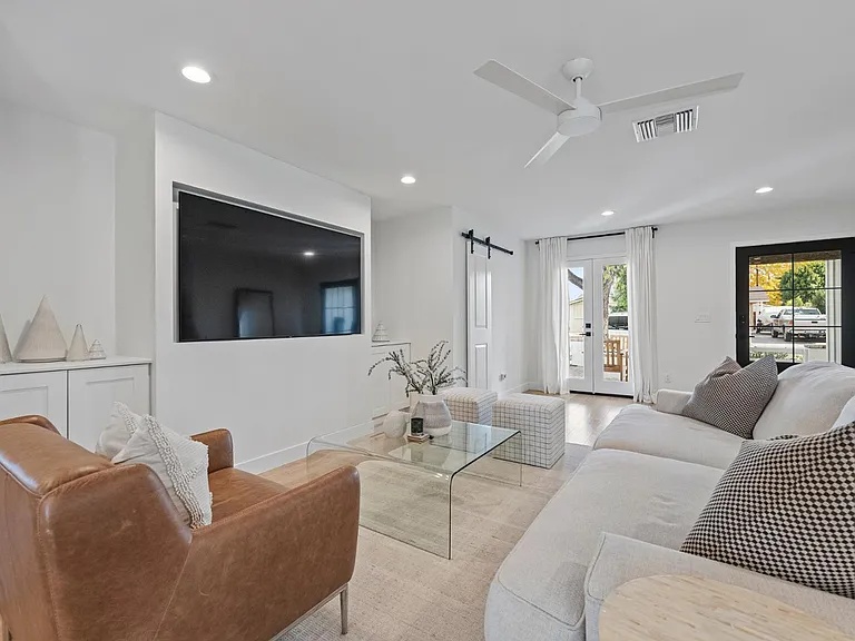 4244 N 35th Pl — Photo 12