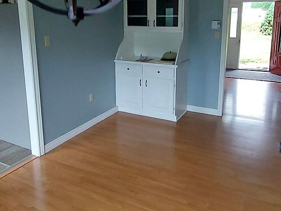 2nd image of 5679 Prospect Rd