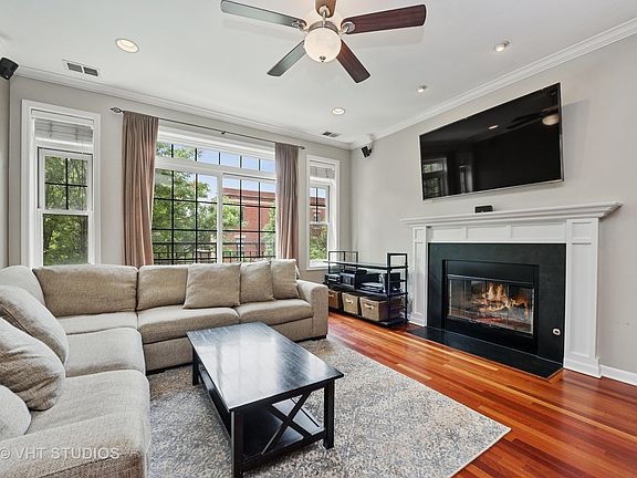 3rd image of 4129 N Kenmore Ave APT 2N