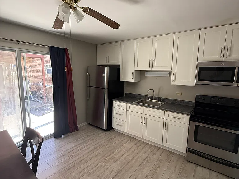 7701 S Roberts Rd #1W — Photo 1