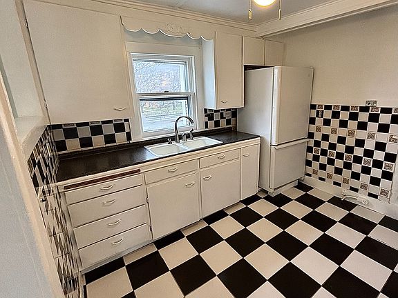4th image of 107-109 N Main St #107B