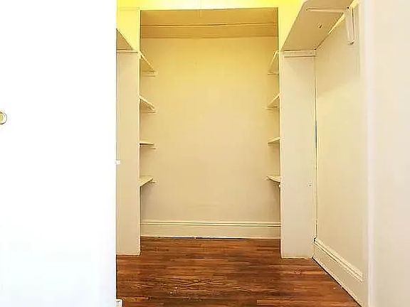 5th image of 2101 Westbury Ct APT 3I