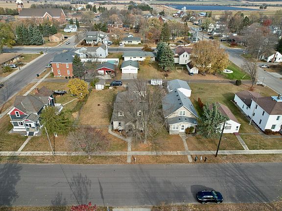 2nd image of 116 1st St SE