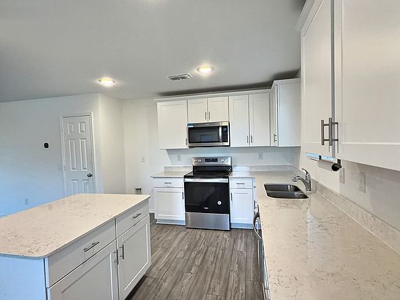 3rd image of 1431 Embrook Trl