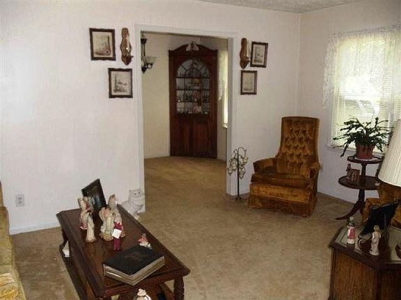2nd image of 2121 Plantation Ct