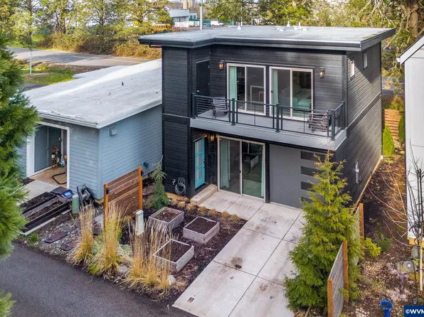 2022 Village Center Dr SE, Salem, OR 97302