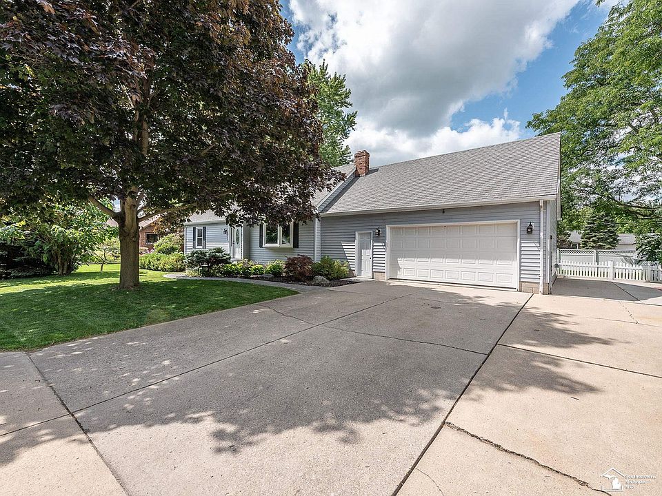 1st image of 3498 Iroquois Trl