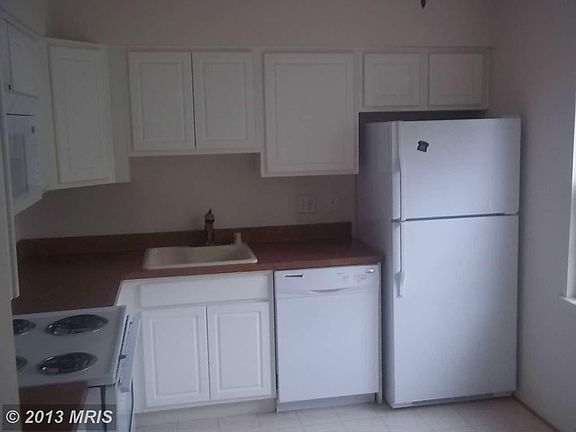 3rd image of 5916 Heritage Square Dr