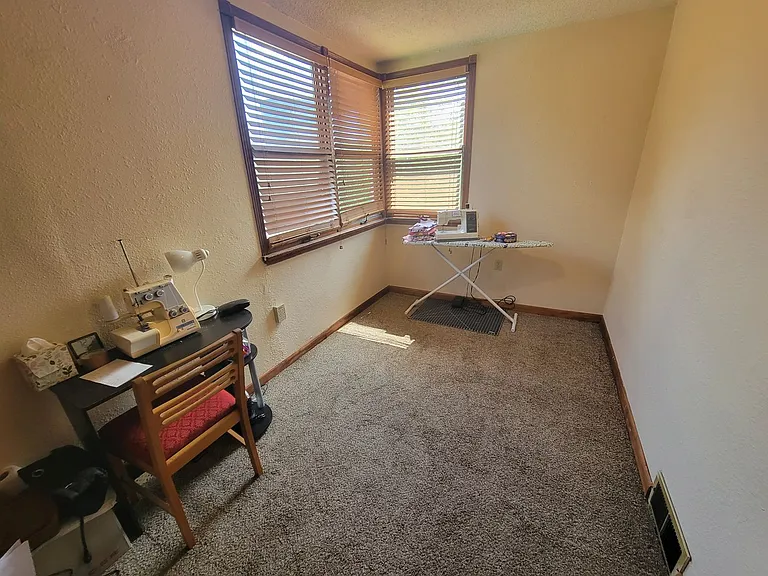 230 E 4th St #2 — Photo 10