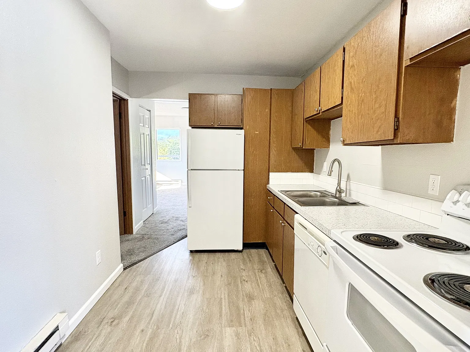 Pelican Hill Apts - 637 Pleasant Ave - 205 — Photo 2