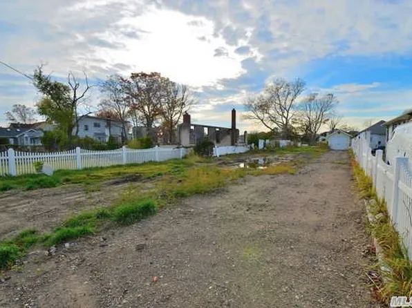 10 E Hamilton Ave #A, Massapequa, NY 11758