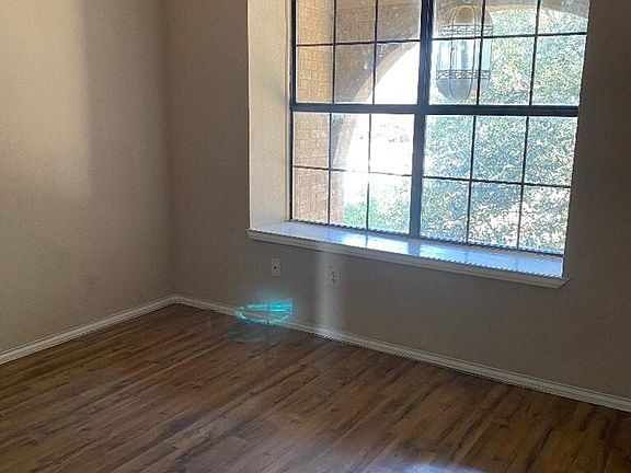 3rd image of 2288 Beverly Hills Blvd.