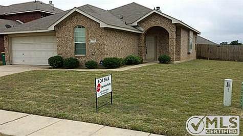 1st image of 712 Hawthorn Dr