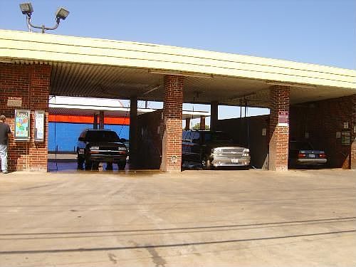 3rd image of 3032 Broadway Blvd