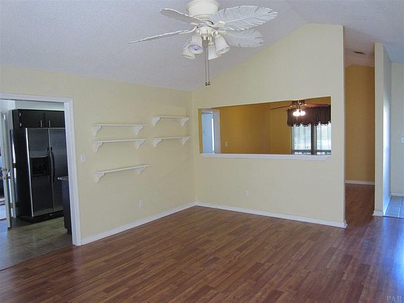 3rd image of 5909 Roble Loma Dr