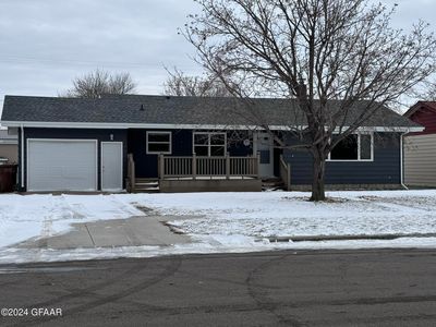 707 Clark Ave, Larimore, ND, 58251