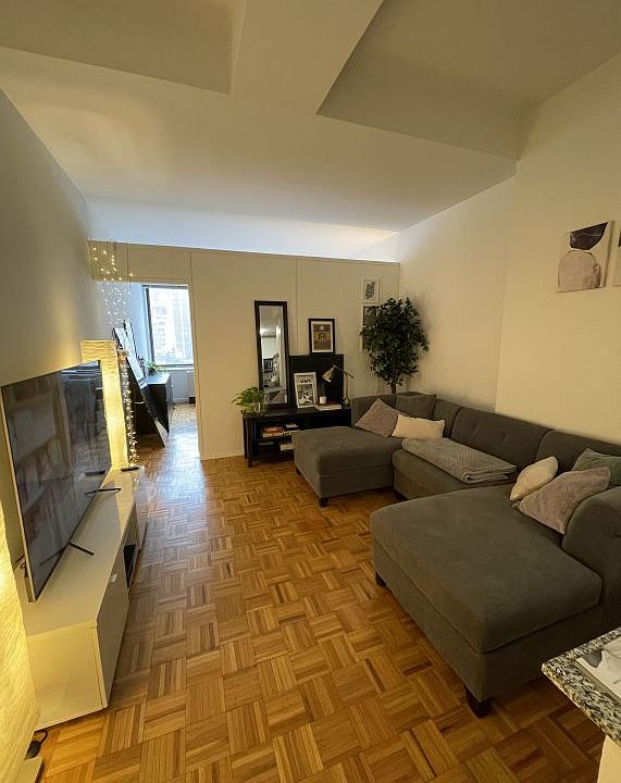 1st image of 45 Wall St APT 1913
