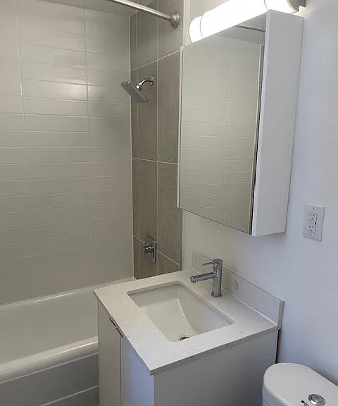110 Saint Clair Ave W — Photo 24