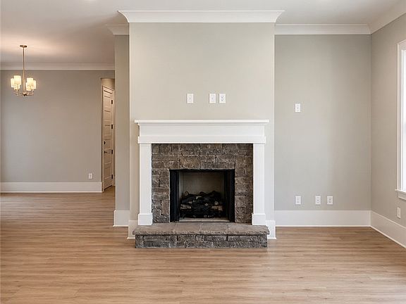 4th image of 1049 Hogan Dr