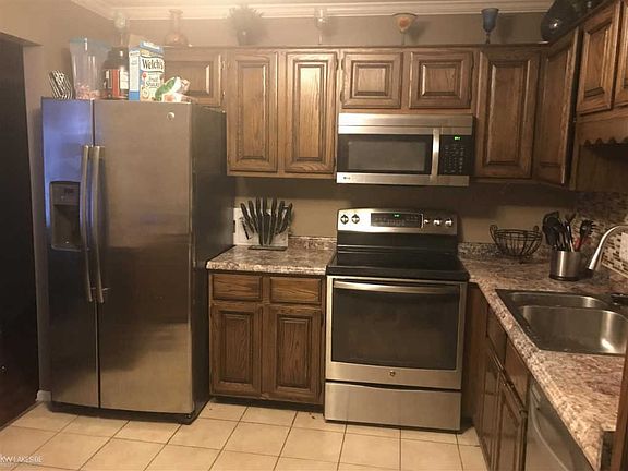 3rd image of 38911 Golfview Dr