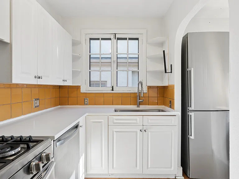 512 Jackson St — Photo 10
