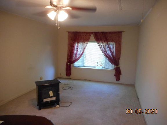3rd image of 1060 Russell Ln