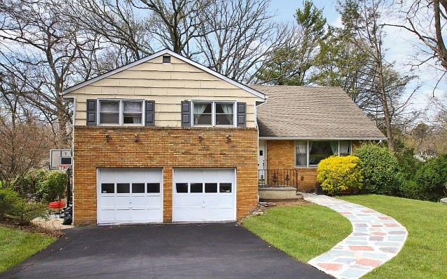 2nd image of 77 Sherwood Rd