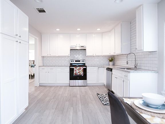 3rd image of 303 W Hayes St