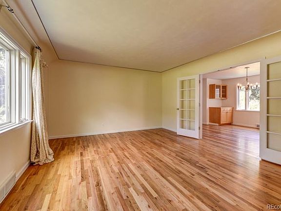 5th image of 1058 Rose Hill Dr
