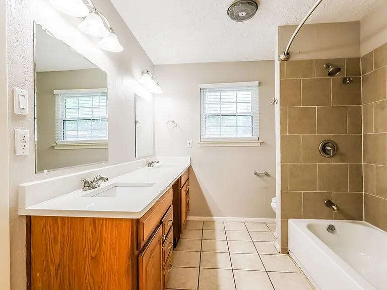 4703 Owens Creek Ln — Photo 11
