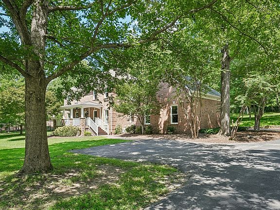 3rd image of 1125 Bradley Dr