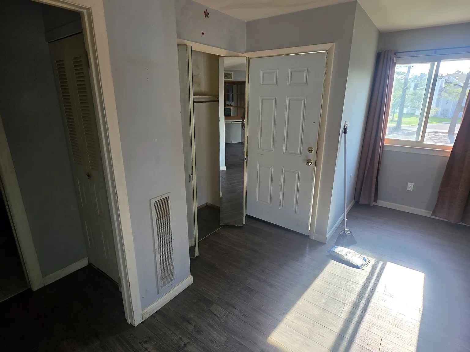 1801 Waldon Ct — Photo 3