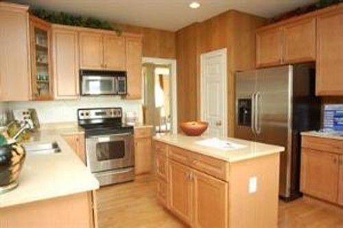 4th image of 988 Burgess Ct