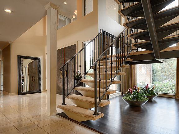 4th image of 17014 Club Hill Dr