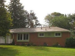 11 Oakbriar Dr, Greece, NY 14616