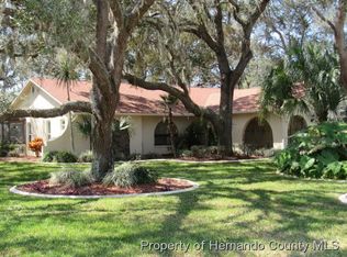 9032 Foxdale Ln, Spring Hill, FL 34608