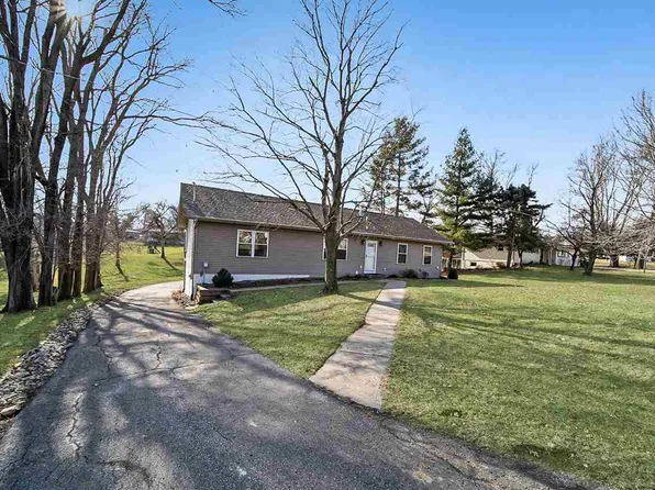 3269 Whitesand Dr NE, Solon, IA 52333