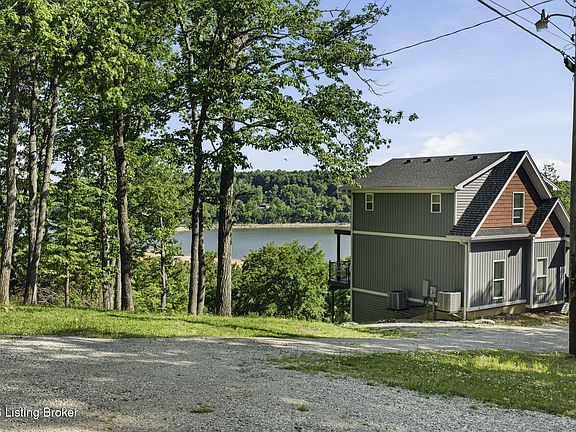 4th image of 80 Holiday Hill Rd
