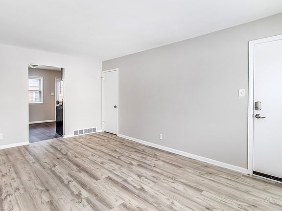 3rd image of 215 S Grand Ave APT 3